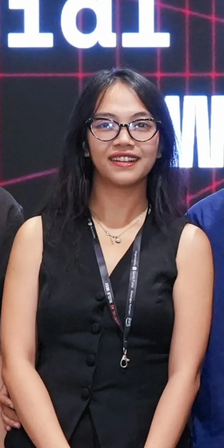 Thao on stage at Agentic AI Build Week 2026 after the team placed second
